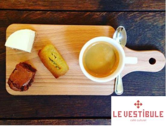 Le Vestibule Café